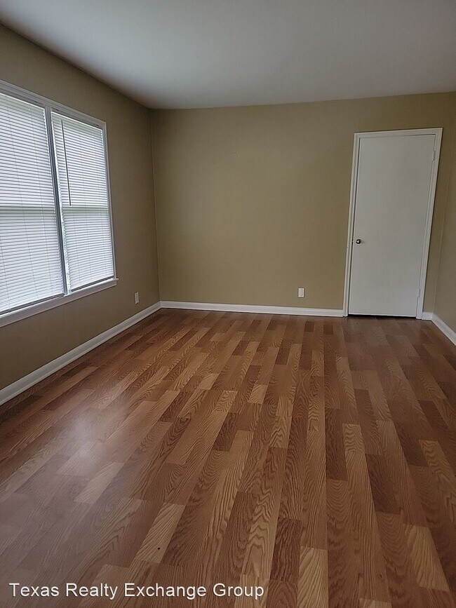Building Photo - 3 br, 1.5 bath House - 3913 Barnes St,