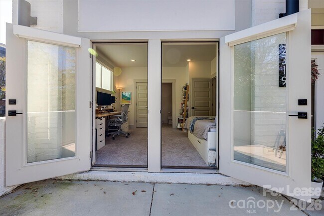 Foto del edificio - 2319 Wesley Village Rd