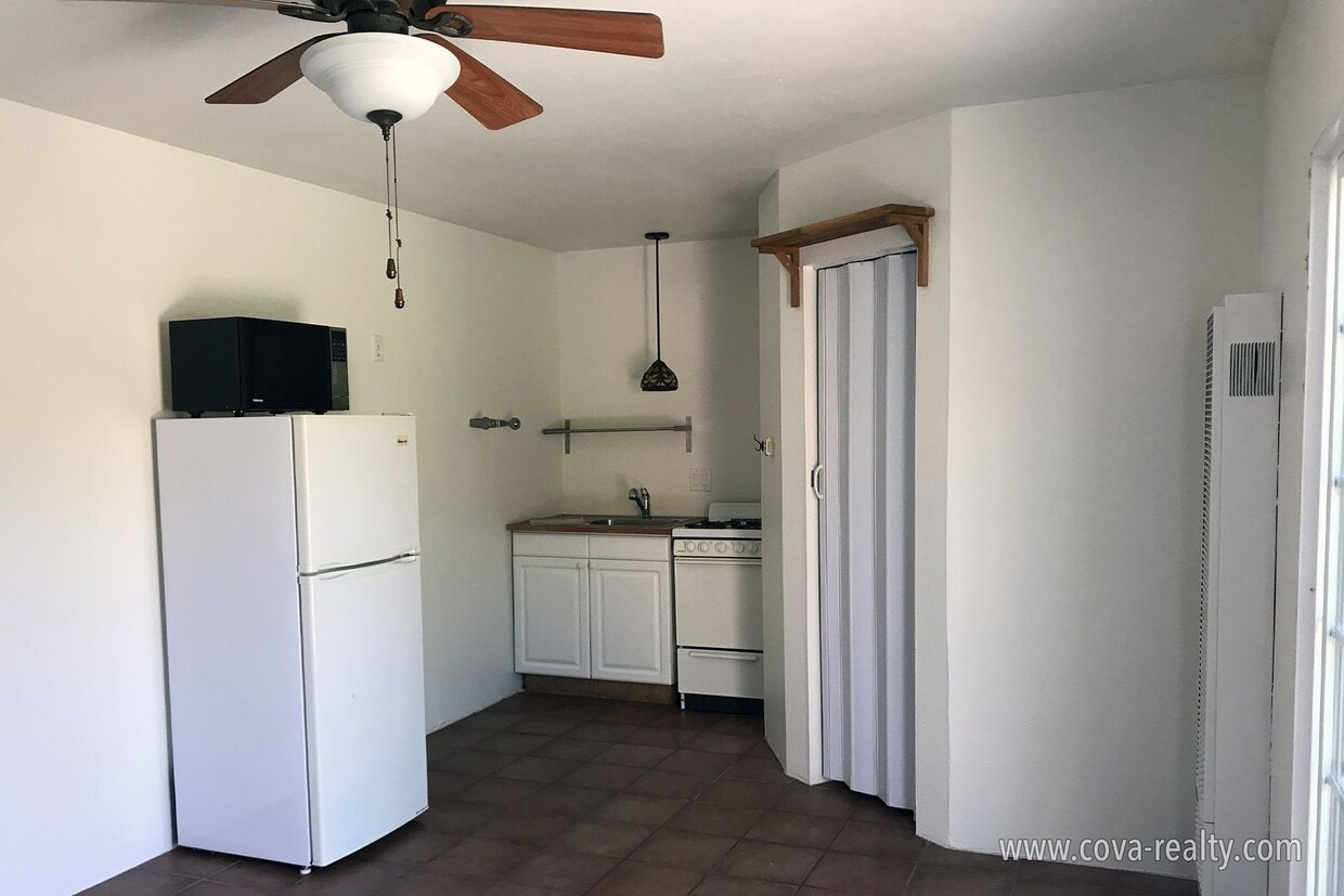 Foto del edificio - 724 W Roderick Ave