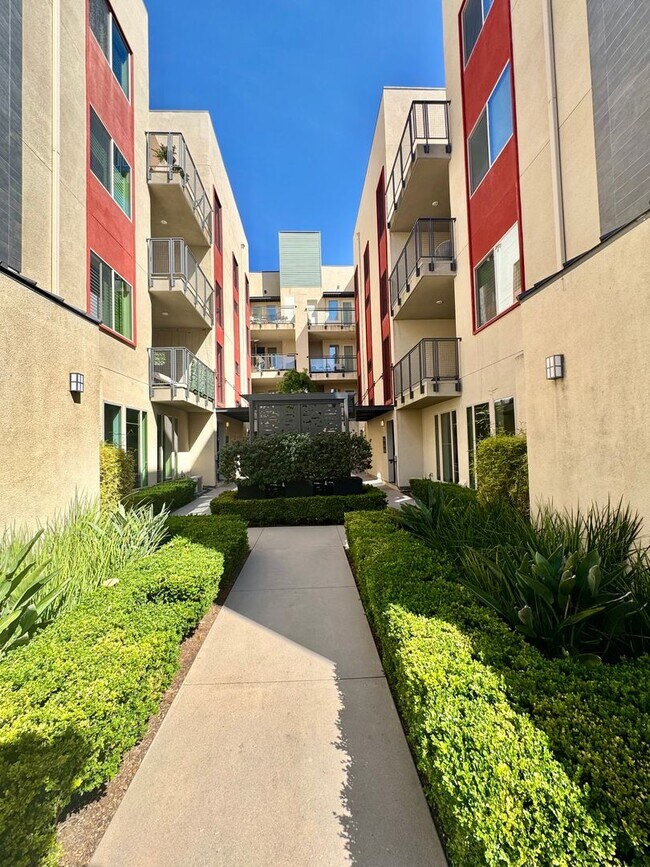 Foto del edificio - Contemporary 2 Bedroom 2 bath condo in the...