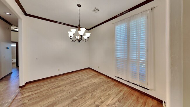 Foto del edificio - Save Hundreds Every Month – No Electric Bill! Solar-Powered Custom Home for Lease Yukon Public Sc...