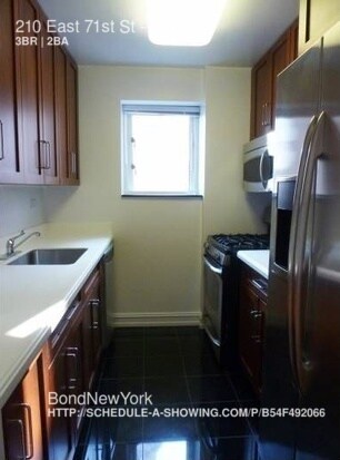 Primary Photo - 210 E 71st St