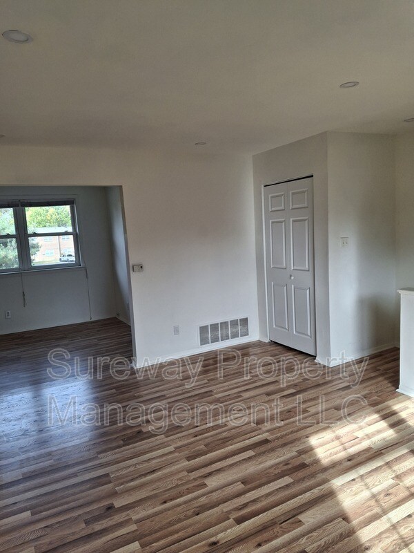 Foto del edificio - 128 Eaves Mill Rd