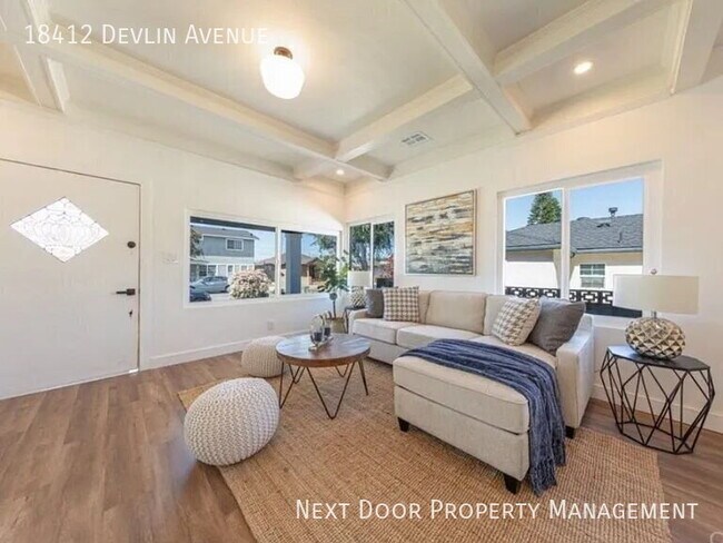 Foto del edificio - 18412 Devlin Ave