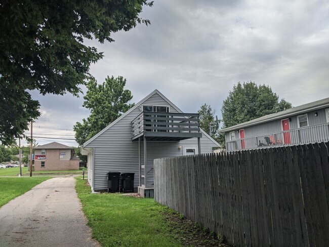 Building Photo - 4-Bedroom, 1.5 bath home, close to ISU campus