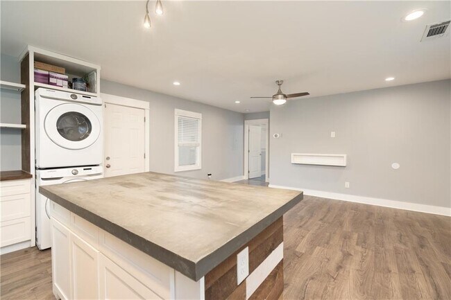 Foto del edificio - 2933 Glenwood Ave SE