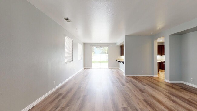 Foto del edificio - Beautiful 4 Bedroom and 2.5 Bathrooms, gre...