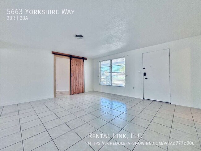 Foto del edificio - 5663 Yorkshire Way