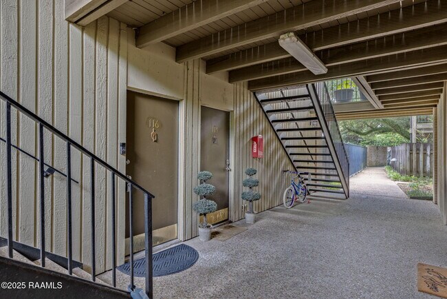 Foto del edificio - 1008 S College Rd