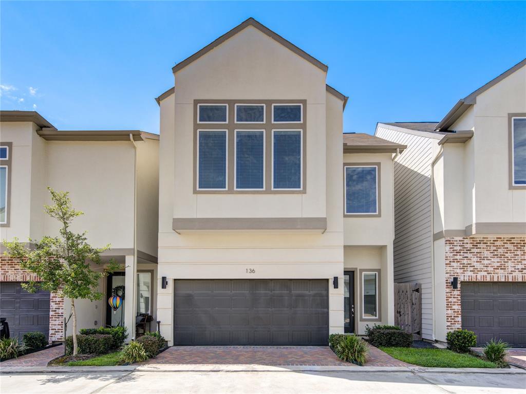 Foto principal - 136 Knightsbridge Park Ln