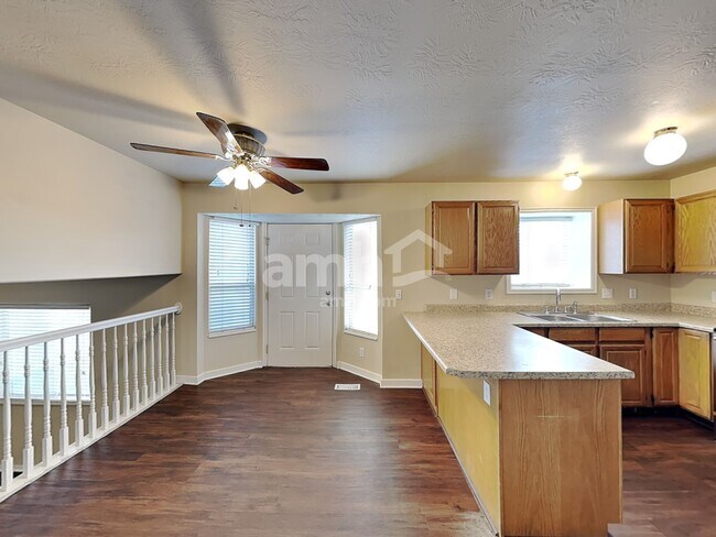 Foto del edificio - 4445 S Wakeport Bay