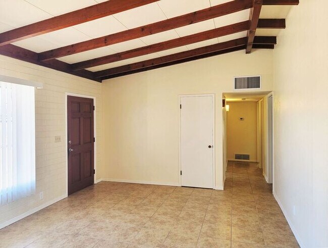 Building Photo - PENDING / RENTED