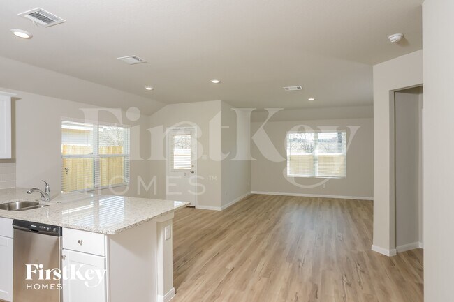 Foto del edificio - 1818 Morse Way