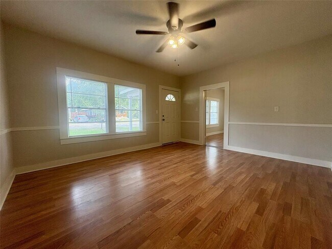 Foto del edificio - 815 Lizzie St