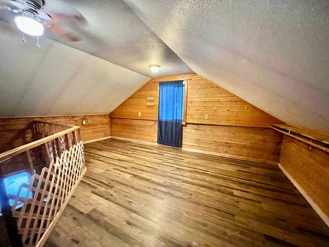 Building Photo - dry cabin off Sheep Creek / Pet friendly