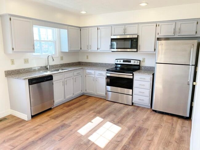 Building Photo - 27 Vicki Anda Ct