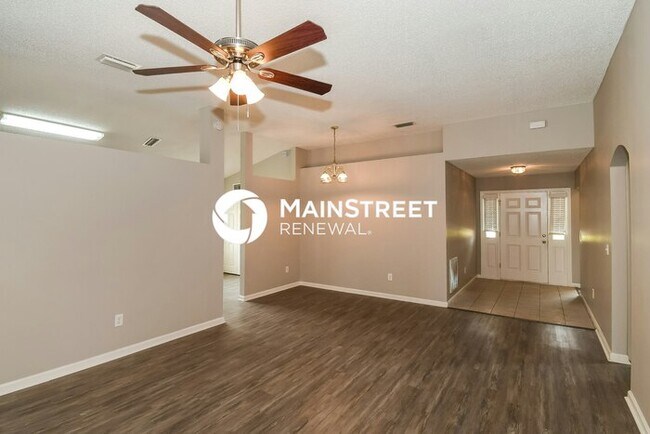Foto del edificio - 4 Bedroom Pet-Friendly Home in Jacksonville, FL with Main Street Renewal