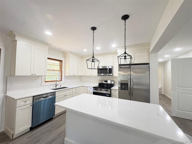 Foto del edificio - 27 Floral Dr