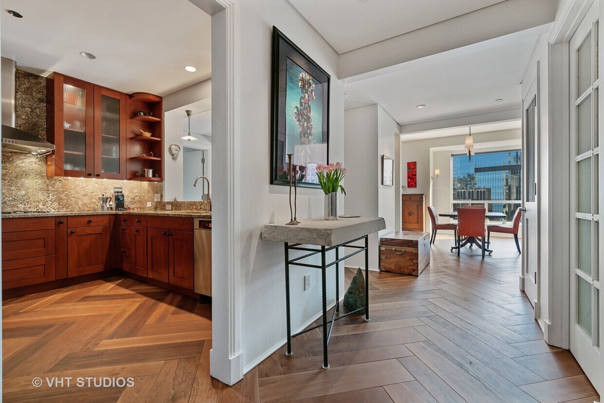 Foto principal - 270 E Pearson St