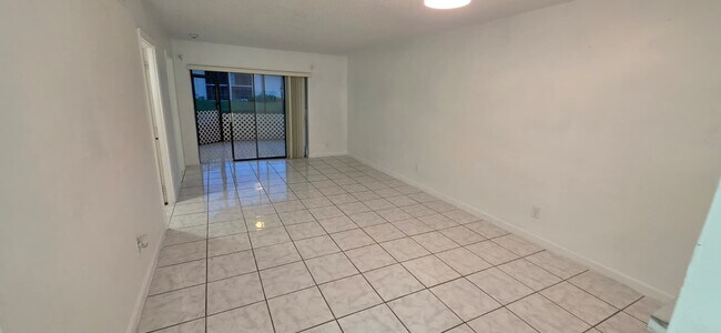Foto del edificio - 3199 Foxcroft Rd