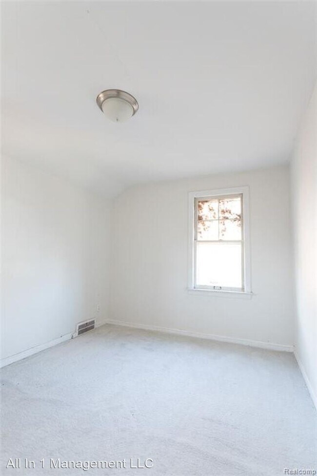 Foto del edificio - 3 br, 1.5 bath House - 14821 Strathmoor