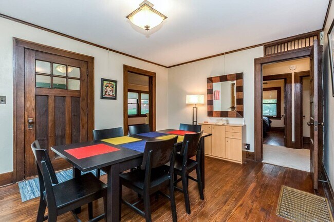 Building Photo - 5085 Meredith Dr