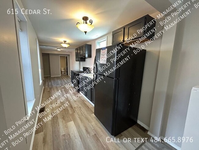 Foto del edificio - 615 Cedar St