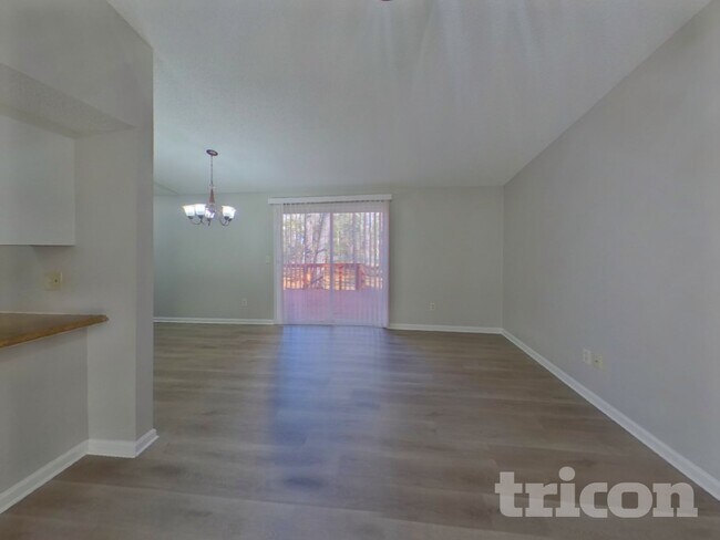 Foto del edificio - 201 Raintree Dr