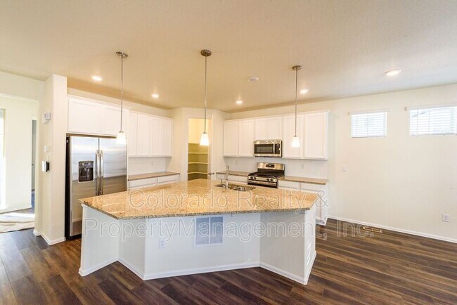 Foto del edificio - 9705 Bennett Peak St