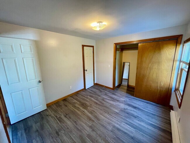 Building Photo - 49 Ledward Ave
