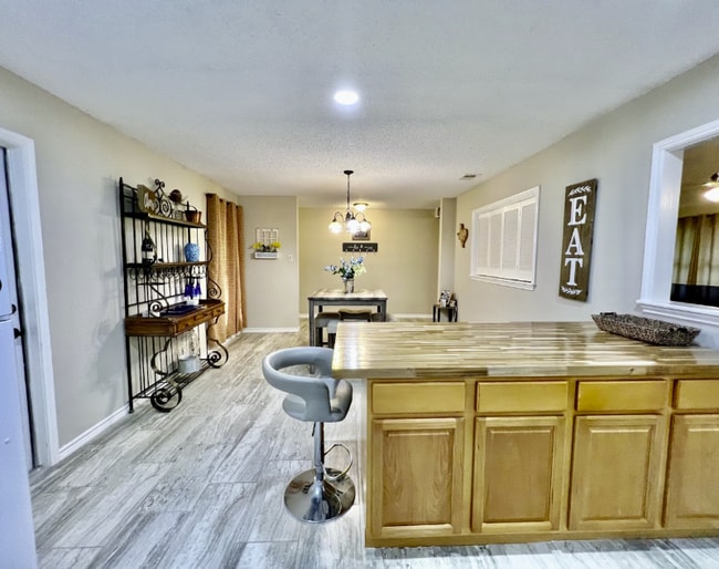 Building Photo - 13806 Wood Breeze