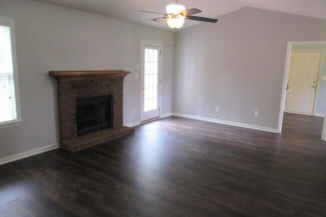 Building Photo - Charming 3-Bed, 2-Bath Home-106 Skipping S...