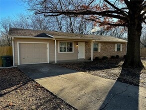 Building Photo - 332 W Nightingale Cir