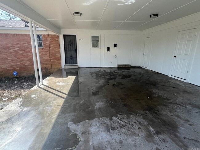 Building Photo - 1516 W Roosevelt Rd