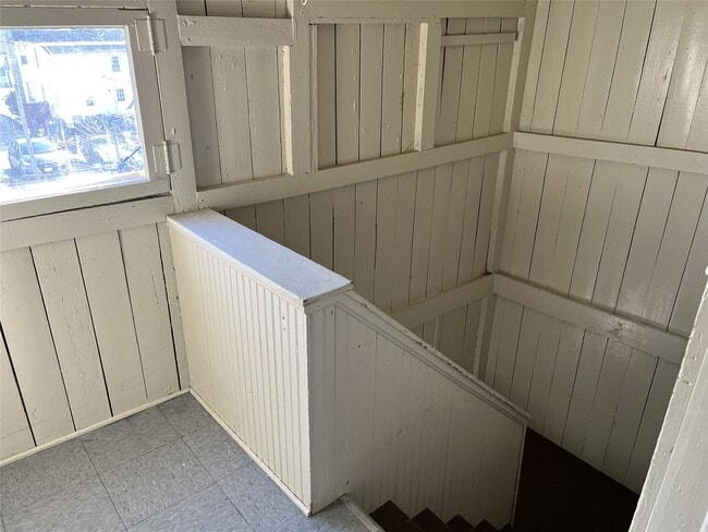 Building Photo - 124 Squires Ave