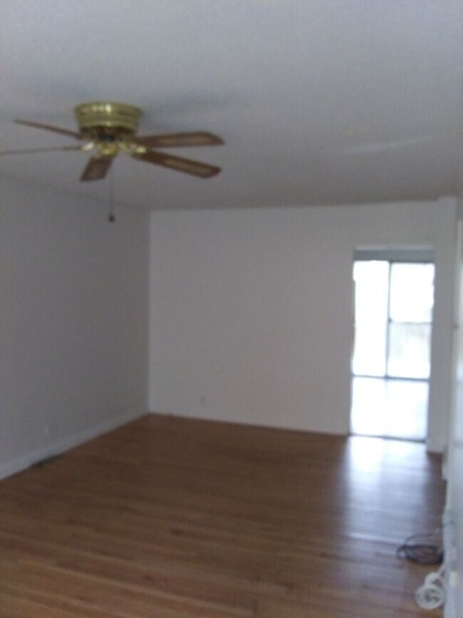 Foto del edificio - Spacious 2 Bedroom Home w/ 2.5 car garage - Westmont