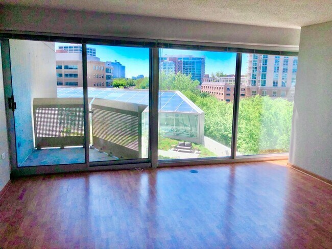 Foto del edificio - 1720 Maple Ave