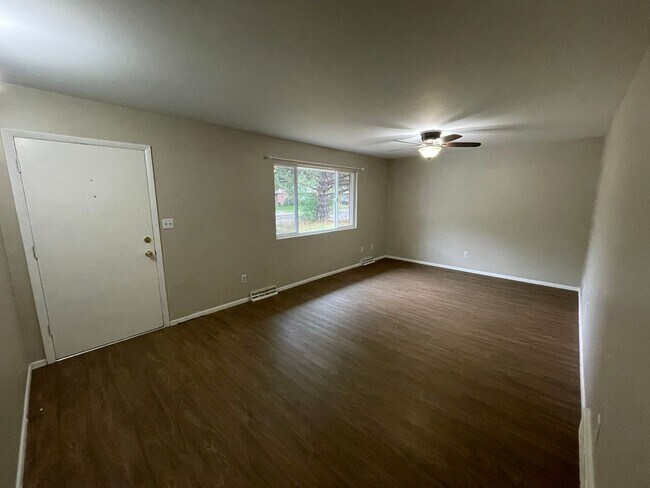 Foto del edificio - 2 Bed, 1 Bath Home with Brand New LVP Floo...