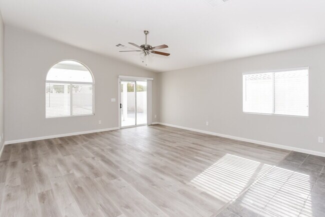 Foto del edificio - 5232 N Painted Pebble St