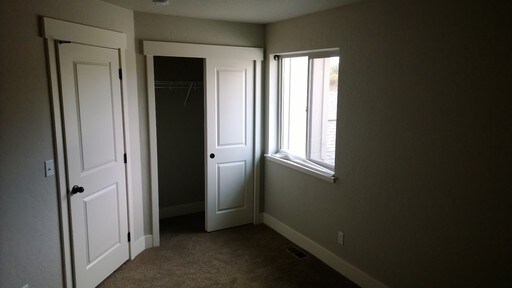 Building Photo - 129 S Alki Ln