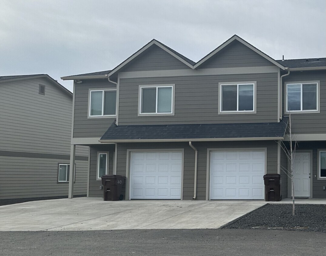 Foto principal - 5301 Smitten St