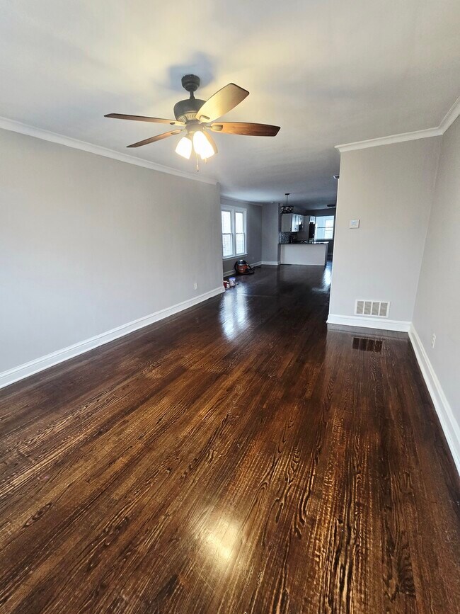 Foto del edificio - 4819 W George St