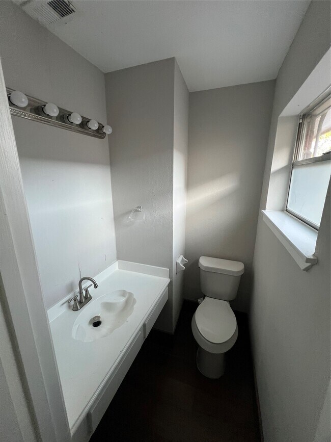 Foto del edificio - 3342 Burke Rd