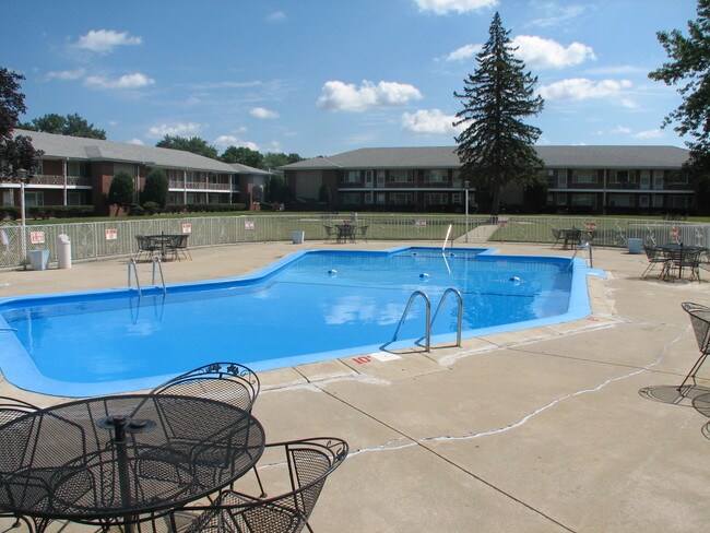 colonial park pool