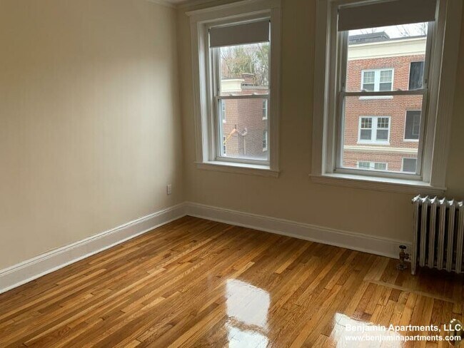 Building Photo - 5 Vinal St