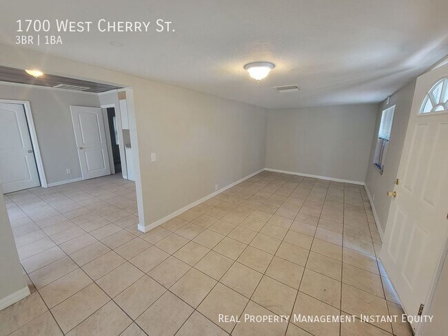 Foto del edificio - 1700 W Cherry St