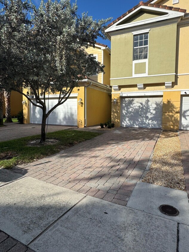 Foto principal - 971 Pipers Cay Dr