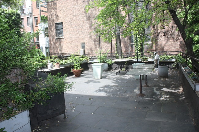 Building Photo - 243 E 60th St