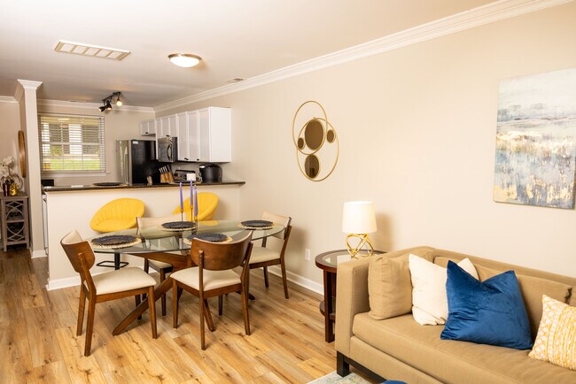 Foto del edificio - 1230 Green Oaks Ln