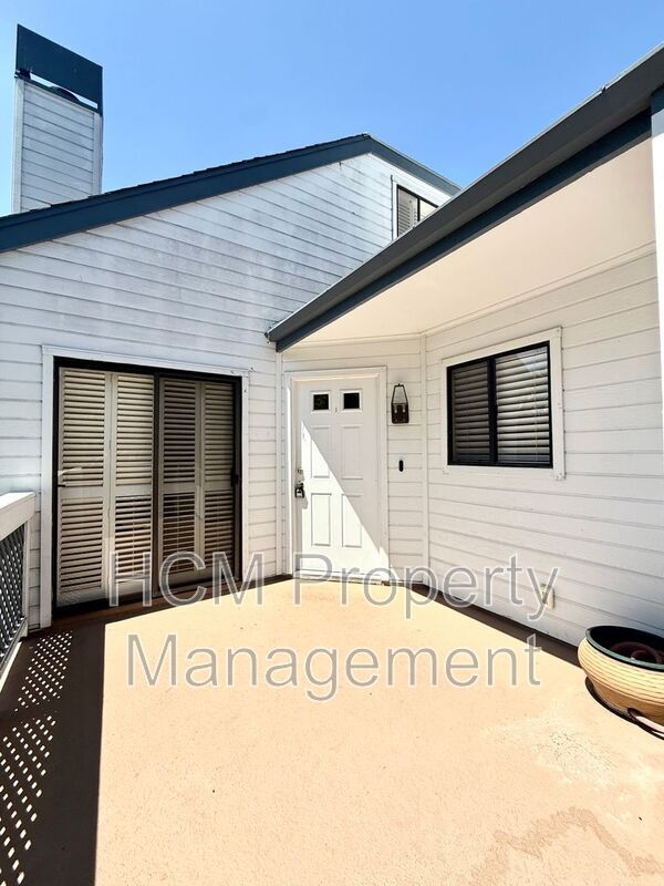Building Photo - 611 Springbrook N